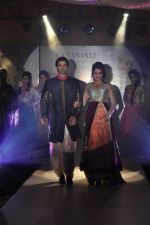 Ameet Gaur walks for Manali Jagtap Show at Global Magazine- Sultan Ahmed tribute fashion show on 15th Aug 2012 (104).JPG